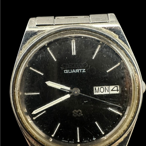 Seiko Silver Timepiece with Dark Face - Picture 2 of 4